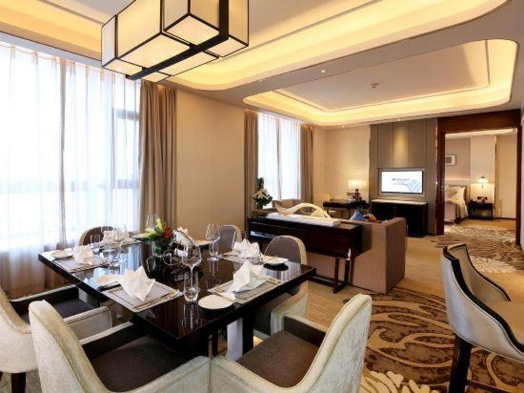 Wyndham Grand Plaza Royale Huayu Chongqing Hotel Exterior photo