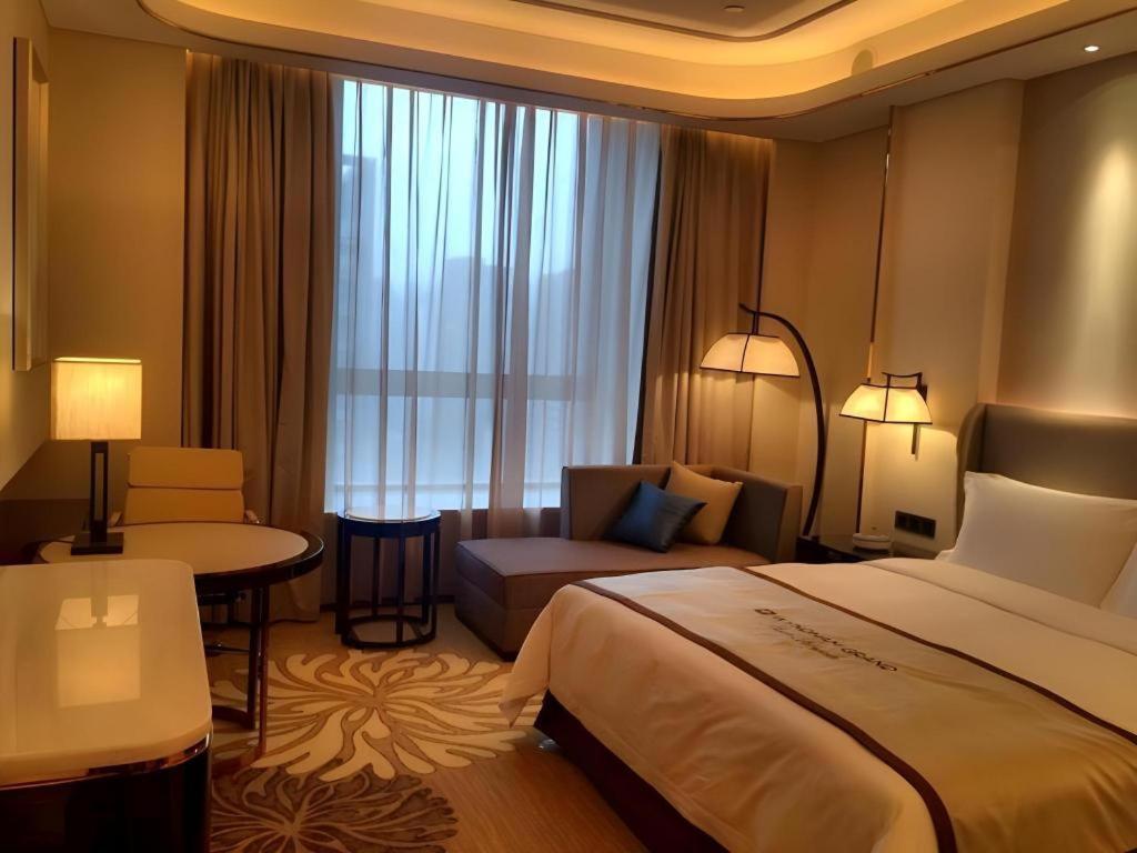 Wyndham Grand Plaza Royale Huayu Chongqing Hotel Exterior photo