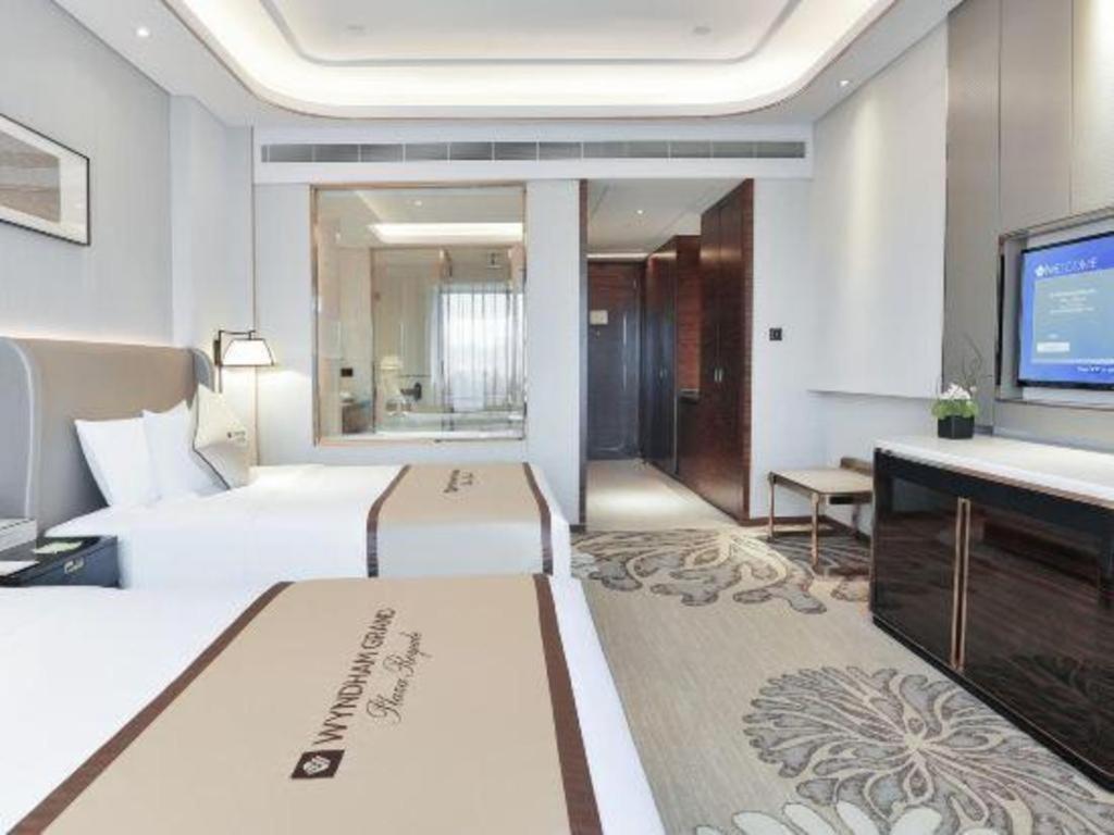 Wyndham Grand Plaza Royale Huayu Chongqing Hotel Exterior photo
