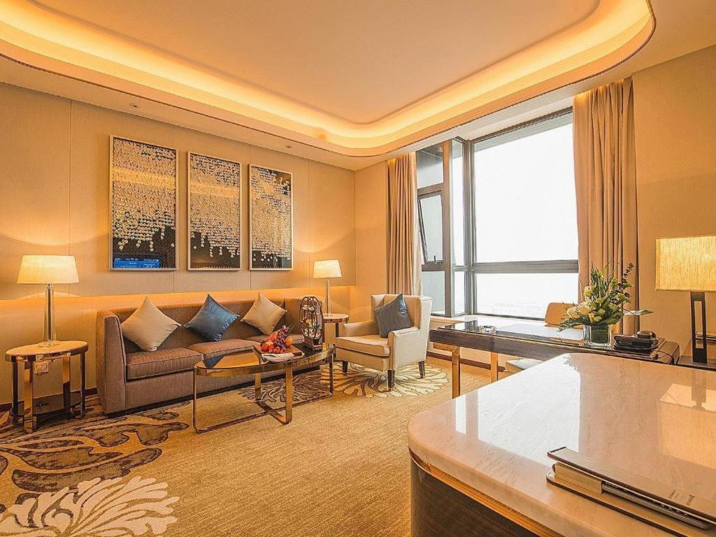 Wyndham Grand Plaza Royale Huayu Chongqing Hotel Exterior photo