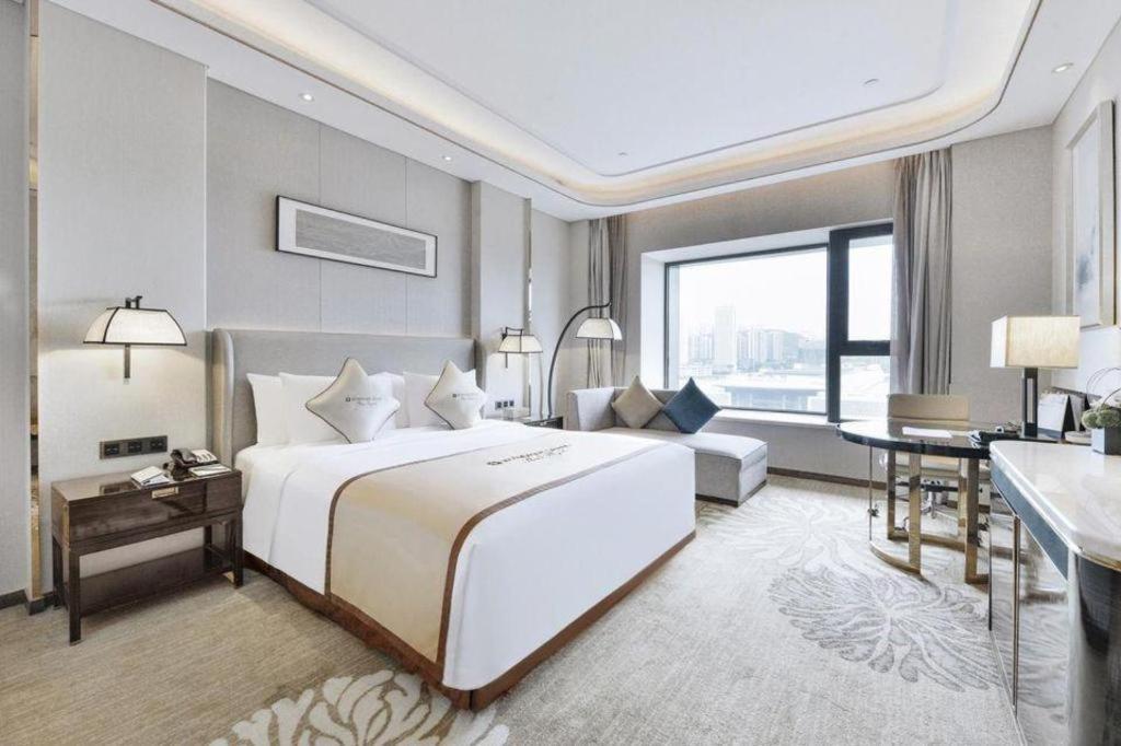 Wyndham Grand Plaza Royale Huayu Chongqing Hotel Exterior photo