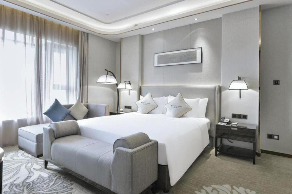 Wyndham Grand Plaza Royale Huayu Chongqing Hotel Exterior photo